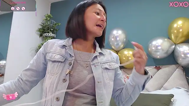 SharisWillian online show from September 16, 2025, 2:56 am