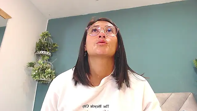 SharisWillian online show from July 13, 2026, 3:28 am