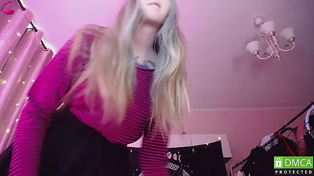 JustMeowGirl online show from May 16, 2026, 6:34 am