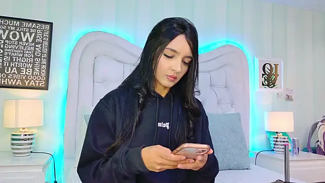 MiaSweeths online show from October 9, 2025, 7:25 pm