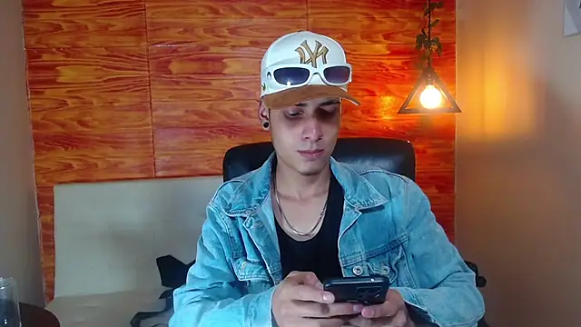 Bastiaan 28 online show from February 19, 2025, 3:06 am