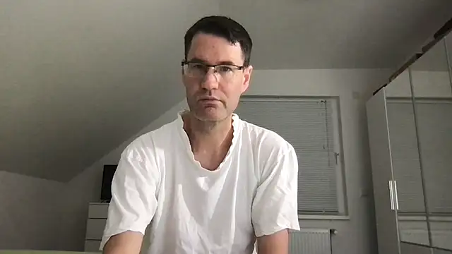 zxzx cam1 online show from November 1, 2025, 4:12 pm