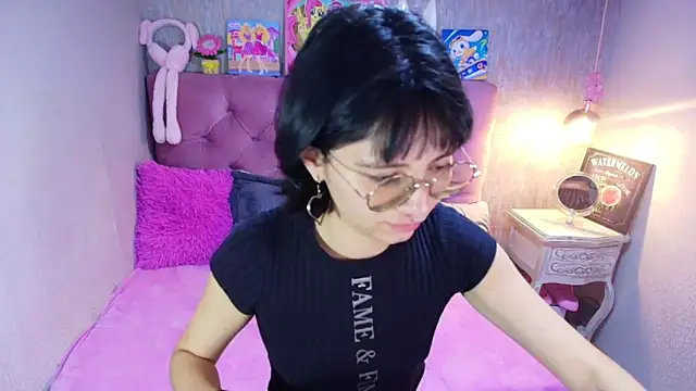 Snapshot of charlottemoonxz chatting on February 6, 2026, 2:24 pm charlottemoonxz online show from February 6, 2026, 2:24 pm