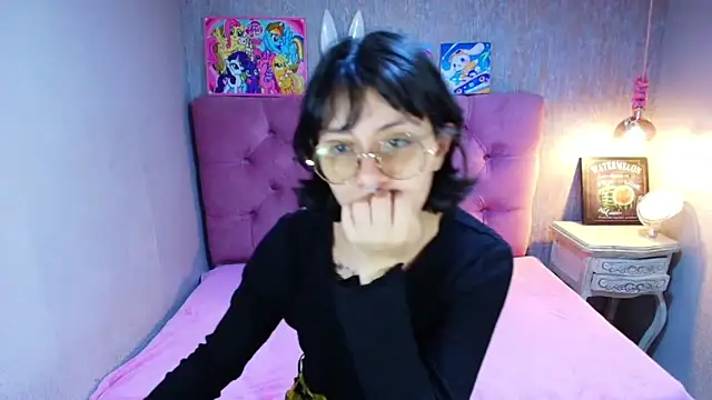 charlottemoonxz online show from May 4, 2026, 5:27 pm