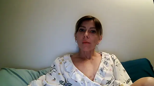 anechka1 online show from May 1, 2026, 12:37 am