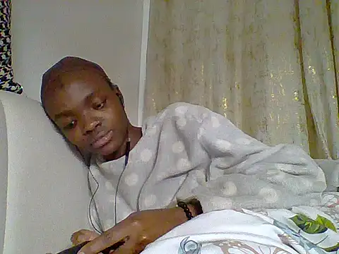 Snapshot of Saintadushe chatting on October 12, 2025, 11:17 pm Saintadushe online show from October 12, 2025, 11:17 pm