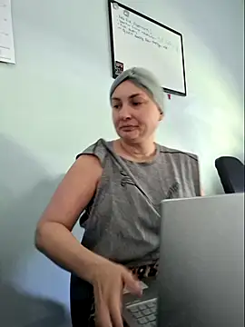 Snapshot of MilfyMrsRobinson chatting on May 18, 2026, 1:49 pm MilfyMrsRobinson online show from May 18, 2026, 1:49 pm