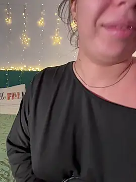 KimArts online show from November 6, 2025, 9:08 pm