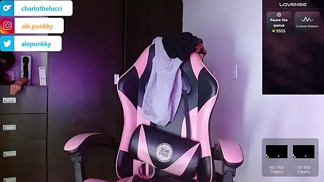 charlotbelucci  online show from November 18, 2025, 10:18 am