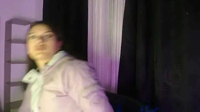 Abril Squirt online show from September 15, 2025, 5:52 am