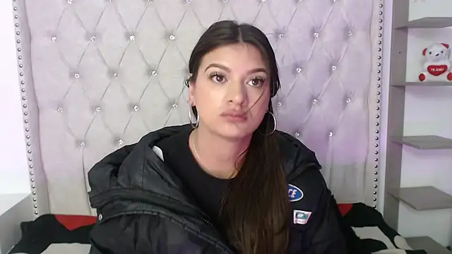 Abril Squirt online show from September 26, 2025, 9:38 am