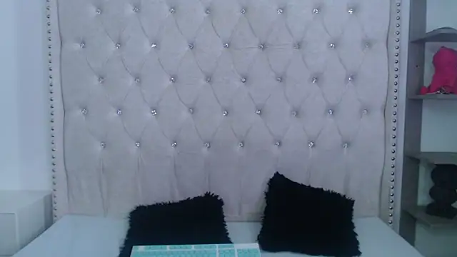 Abril Squirt online show from March 1, 2026, 5:57 pm