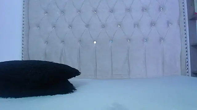 Abril Squirt online show from March 7, 2026, 10:43 am