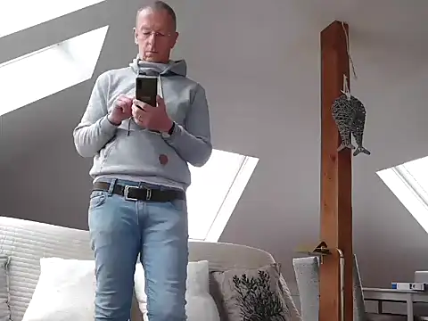 maxmueller321 online show from February 1, 2026, 9:07 am