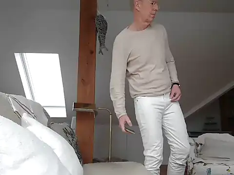 maxmueller321 online show from February 4, 2026, 9:15 am