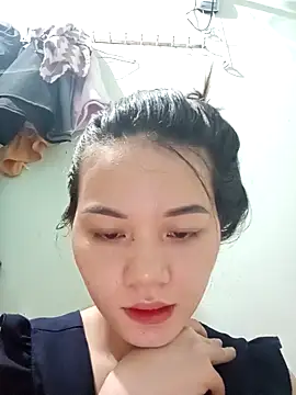 Ngoc-Trinh online show from October 22, 2025, 9:46 pm