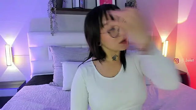 Snapshot of sofi_bakerr chatting on July 18, 2026, 12:03 pm sofi bakerr online show from July 18, 2026, 12:03 pm