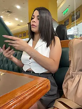 Snapshot of DaryRos chatting on March 23, 2026, 7:47 pm DaryRos online show from March 23, 2026, 7:47 pm