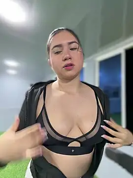 VAL PRINCESS online show from August 7, 2026, 12:05 am