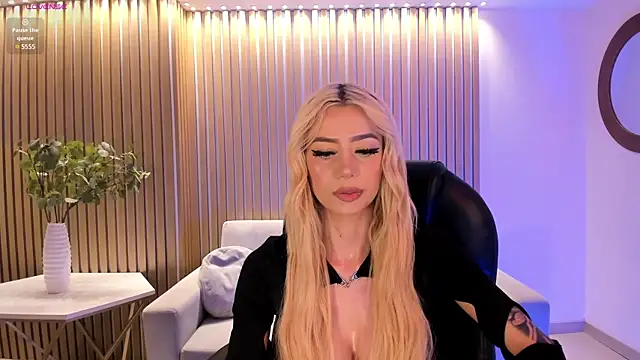 Snapshot of HannaConnor_ chatting on July 31, 2026, 2:26 pm HannaConnor online show from July 31, 2026, 2:26 pm