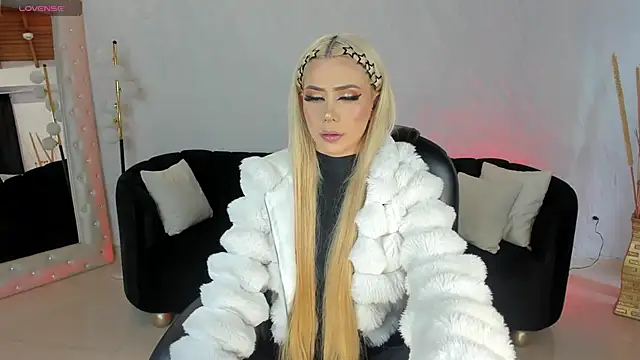 HannaConnor  online show from May 13, 2026, 7:43 pm