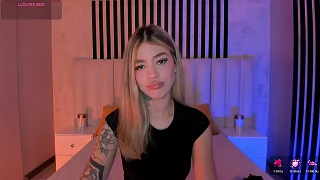 ViolettHansson online show from June 9, 2026, 9:54 am