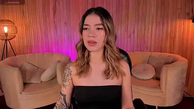 ViolettHansson online show from September 21, 2025, 5:07 pm