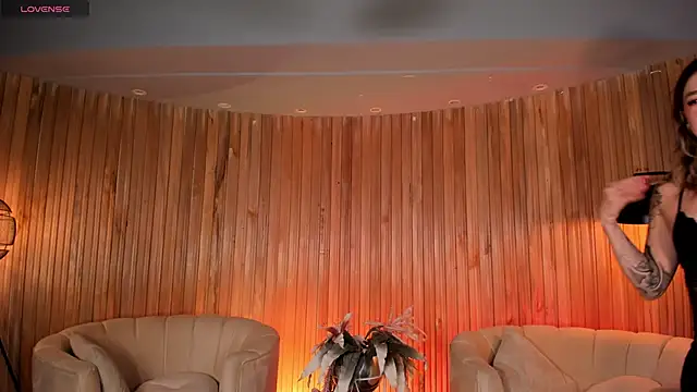 ViolettHansson online show from September 17, 2025, 7:05 pm