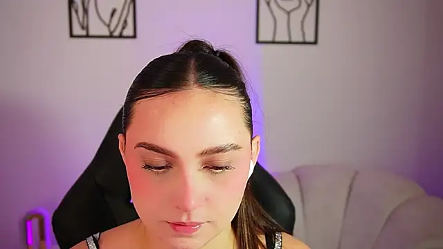 AliceHarper  online show from August 5, 2026, 1:21 am
