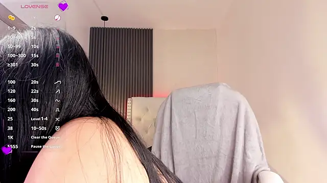 aliscollins  online show from October 10, 2025, 1:50 am