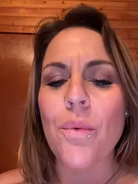 Snapshot of misssWet chatting on March 11, 2026, 6:35 pm misssWet online show from March 11, 2026, 6:35 pm