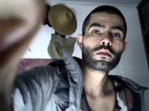 hideonbush051 online show from September 26, 2025, 12:01 pm