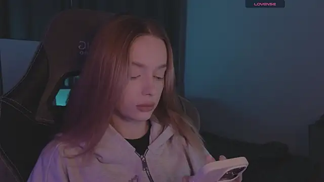  MayShy  online show from September 30, 2025, 3:51 pm