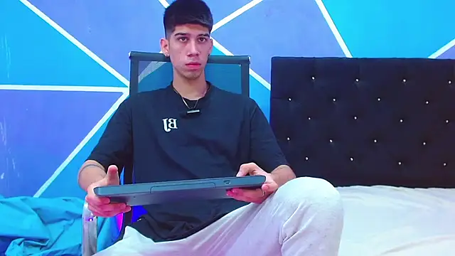 jhony-sex online show from February 7, 2025, 8:55 am