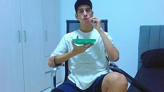 jhony-sex online show from September 18, 2025, 3:09 am