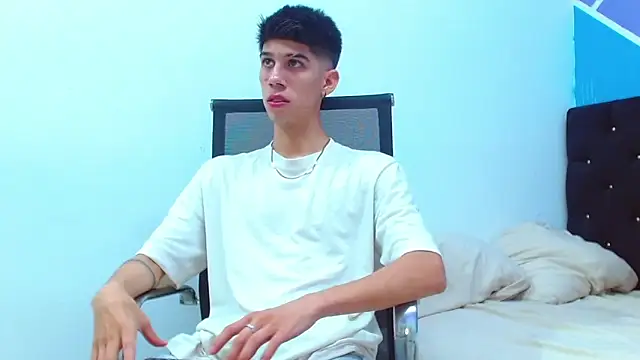 jhony-sex online show from March 12, 2025, 4:19 am