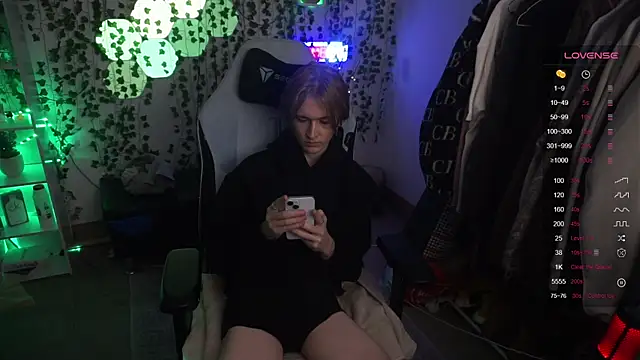 twinkben online show from February 14, 2025, 9:43 pm