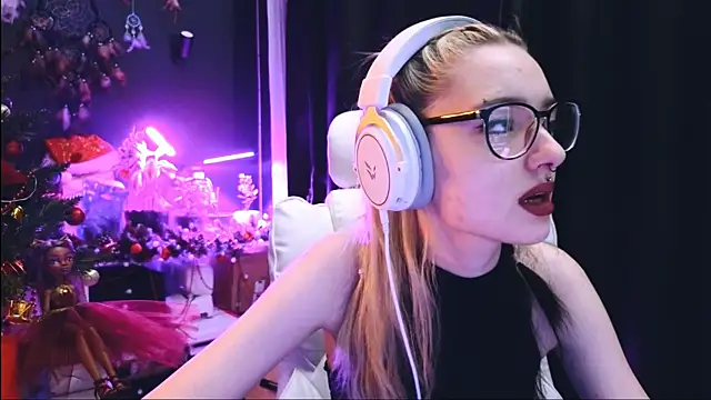 Snapshot of Avi_Nile chatting on January 13, 2025, 12:19 am Avi Nile online show from January 13, 2025, 12:19 am