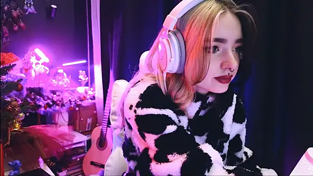 Snapshot of Avi_Nile chatting on January 17, 2025, 1:47 am Avi Nile online show from January 17, 2025, 1:47 am