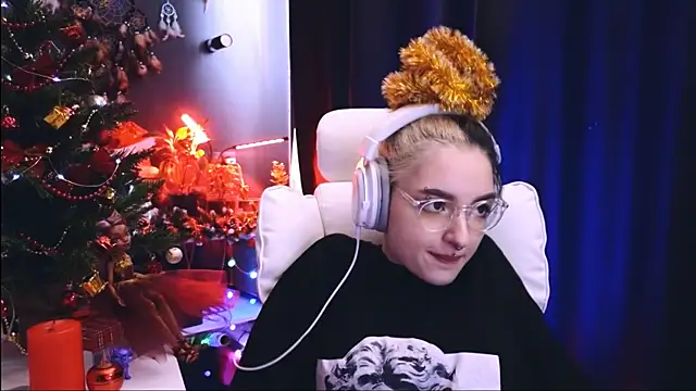 Snapshot of Avi_Nile chatting on December 22, 2024, 5:55 am Avi Nile online show from December 22, 2024, 5:55 am