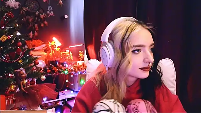 Snapshot of Avi_Nile chatting on December 25, 2024, 5:37 am Avi Nile online show from December 25, 2024, 5:37 am