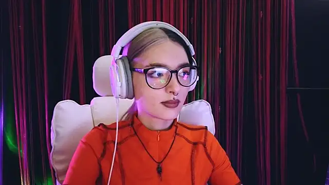 Snapshot of Avi_Nile chatting on March 18, 2025, 1:46 am Avi Nile online show from March 18, 2025, 1:46 am