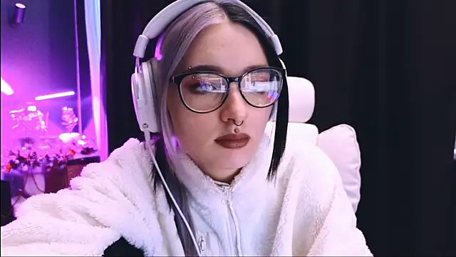 Snapshot of Avi_Nile chatting on January 26, 2025, 2:14 am Avi Nile online show from January 26, 2025, 2:14 am