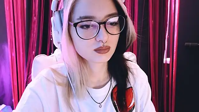 Snapshot of Avi_Nile chatting on February 26, 2025, 2:52 am Avi Nile online show from February 26, 2025, 2:52 am