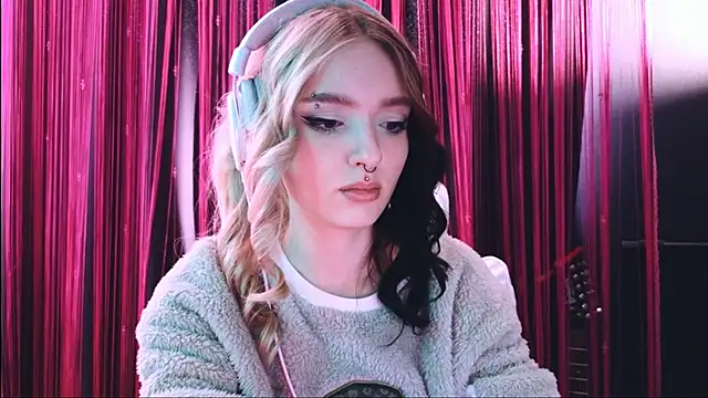 Snapshot of Avi_Nile chatting on March 11, 2025, 5:46 am Avi Nile online show from March 11, 2025, 5:46 am