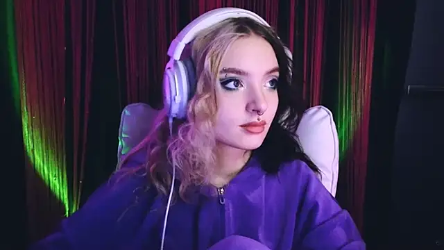 Snapshot of Avi_Nile chatting on March 7, 2025, 2:36 am Avi Nile online show from March 7, 2025, 2:36 am