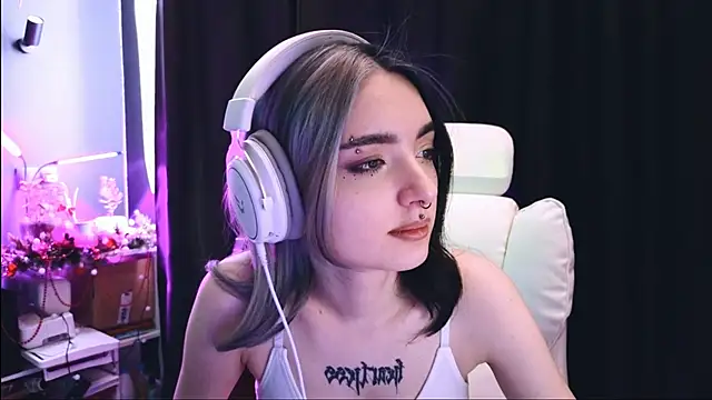 Snapshot of Avi_Nile chatting on January 20, 2025, 5:26 am Avi Nile online show from January 20, 2025, 5:26 am