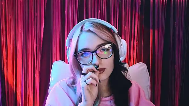 Snapshot of Avi_Nile chatting on February 14, 2025, 3:00 am Avi Nile online show from February 14, 2025, 3:00 am