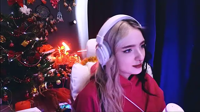 Snapshot of Avi_Nile chatting on December 24, 2024, 5:49 am Avi Nile online show from December 24, 2024, 5:49 am