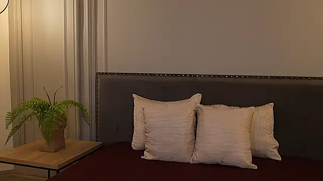 IrisBaker online show from October 2, 2025, 9:07 pm